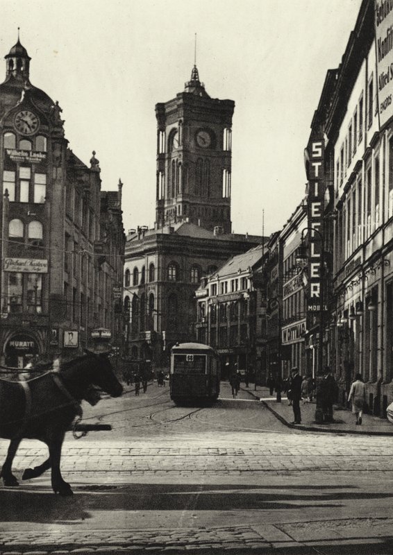 Berlin: Rathaus; Belediye Binası (s/b fotoğraf) by Sasha Stone