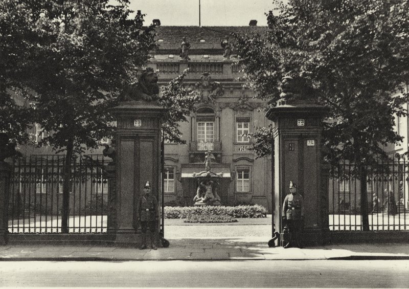 Berlin: Reichsprasidenten-Palais; Cumhurbaşkanının ikametgahı (s/b fotoğraf) by Sasha Stone