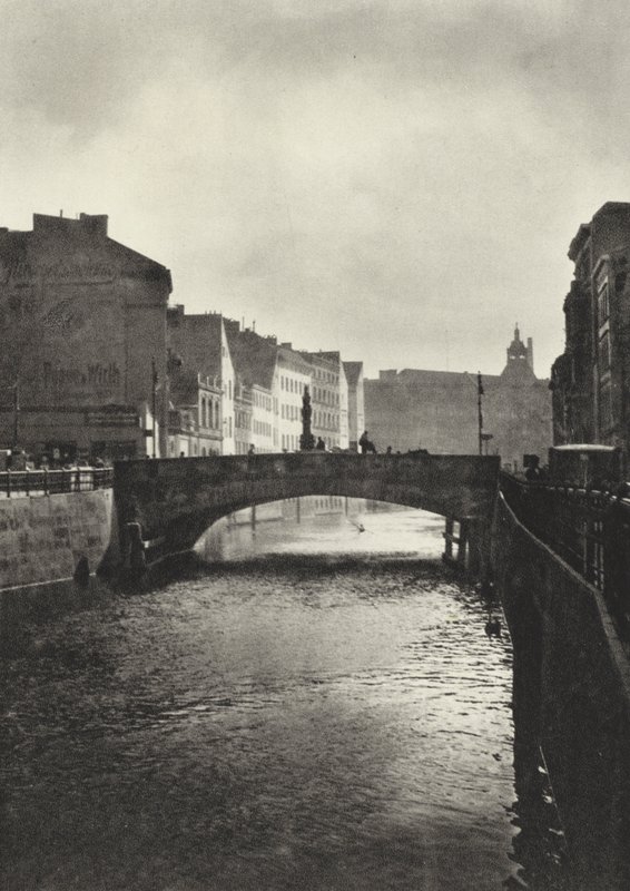 Berlin: Rossstrassen-Brucke (s/b fotoğraf) by Sasha Stone