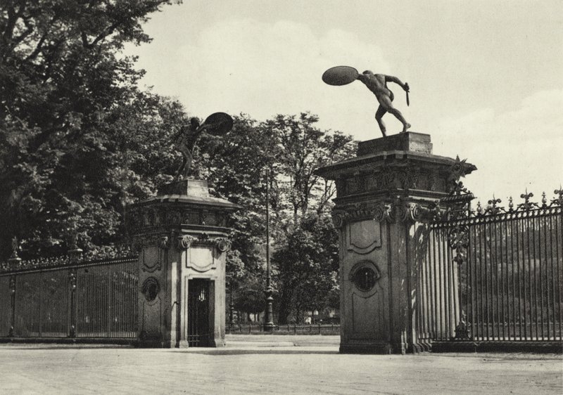 Berlin: Charlottenburg Sarayı, giriş; Charlottenburg Sarayı, Giriş (s/b fotoğraf) by Sasha Stone