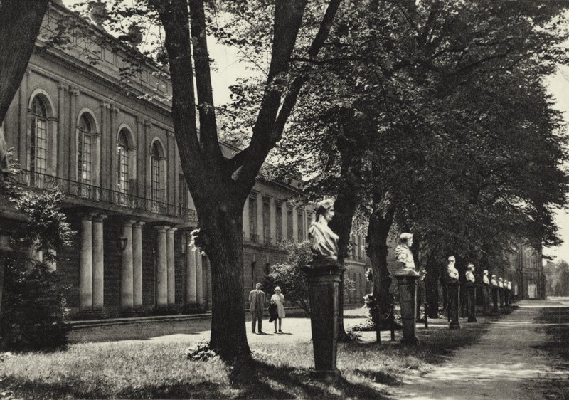 Berlin: Charlottenburg Sarayı, bahçe tarafı; Charlottenburg Sarayı, Bahçe Önü (s/b fotoğraf) by Sasha Stone