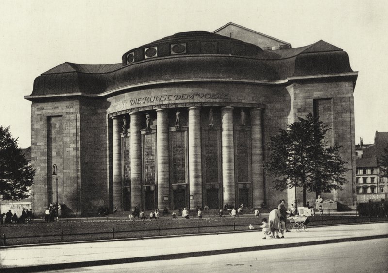 Berlin: Volksbuhne (s/b fotoğraf) by Sasha Stone