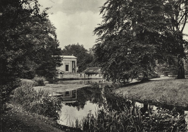 Charlottenhof ve Potsdam; Potsdam yakınlarındaki Charlottenhof (s/b fotoğraf) by Sasha Stone
