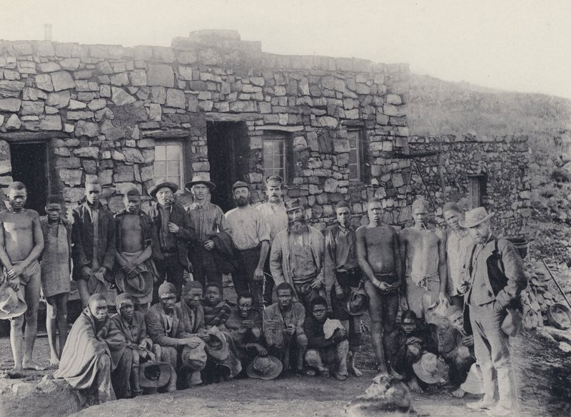 Bir Maden Grubu (s/b fotoğraf) by South African Photographer