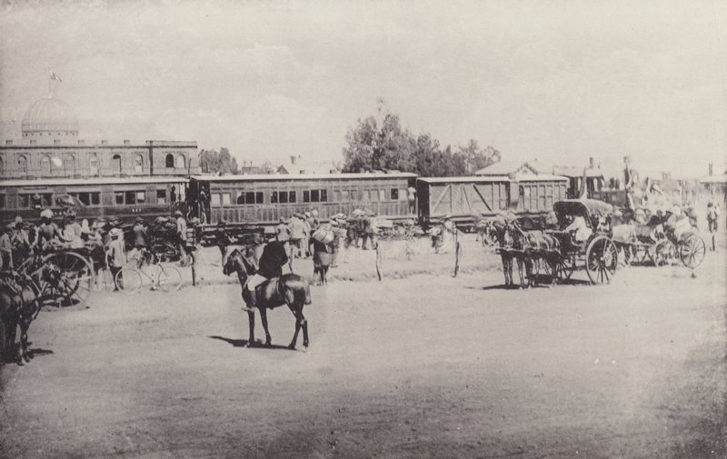 Tarihi Manzaralar, Johannesburg'a Ulaşan İlk Tren (s/b fotoğraf) by South African Photographer