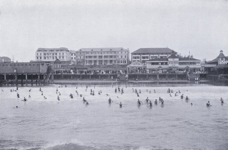Ocean Beach, Durban (s/b fotoğraf) by South African Photographer