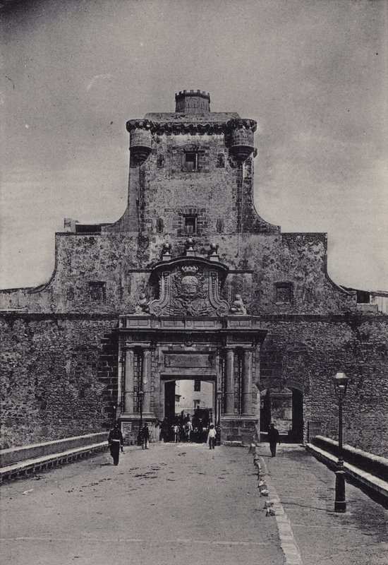 Cadiz: Puerta de Tierra (s/b fotoğraf) by Spanish Photographer