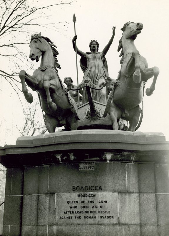 Boadicea ve Kızları, bronz heykel grubu, 1885 by Thomas Thornycroft