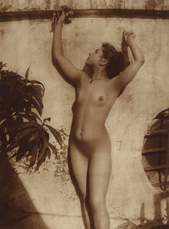 İtalyan Kadın (Sicilya'dan) (s/b fotoğraf) by Baron Wilhelm von Gloeden