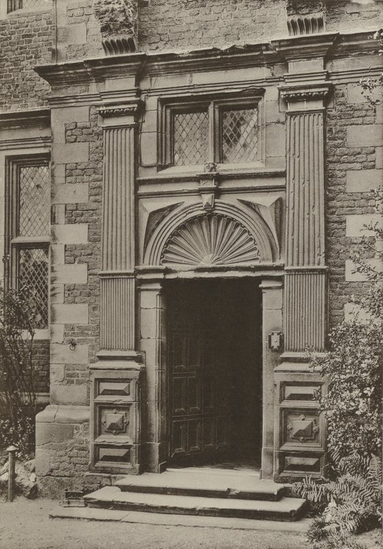 Kapı, Aston Hall, Warwickshire (s/b fotoğraf) by William Galsworthy Davie
