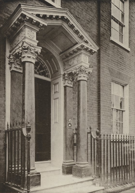 Kapı, Brighton Yolu, Reigate, Surrey (s/b fotoğraf) by William Galsworthy Davie