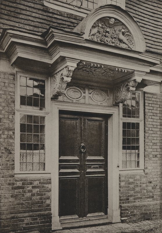Kapı, Burwash, Sussex (s/b fotoğraf) by William Galsworthy Davie