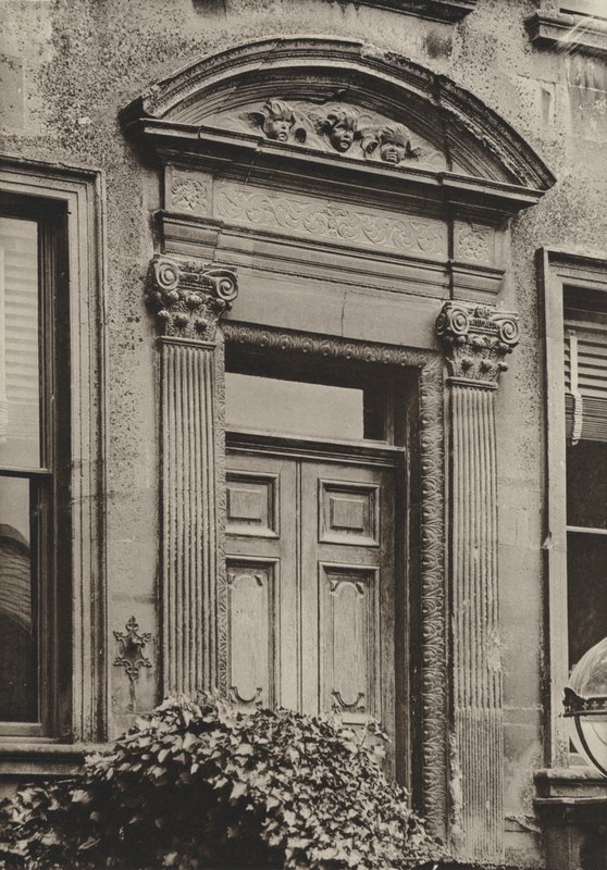 Kapı, Chipping Campden, Gloucestershire (s/b fotoğraf) by William Galsworthy Davie