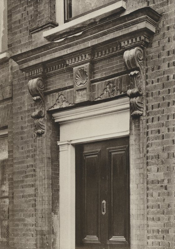 Kapı, Longbridge House, Farnham, Surrey (s/b fotoğraf) by William Galsworthy Davie