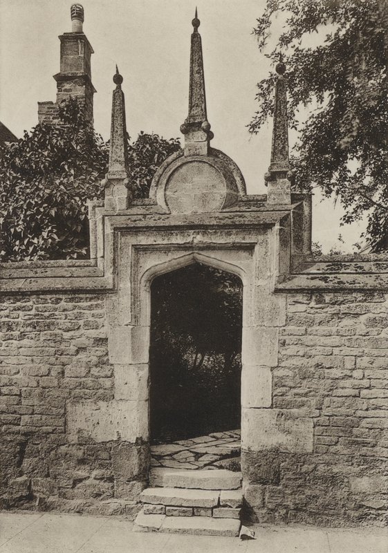 Kapı, Paynis Almshouses, Oundle (s/b fotoğraf) by William Galsworthy Davie