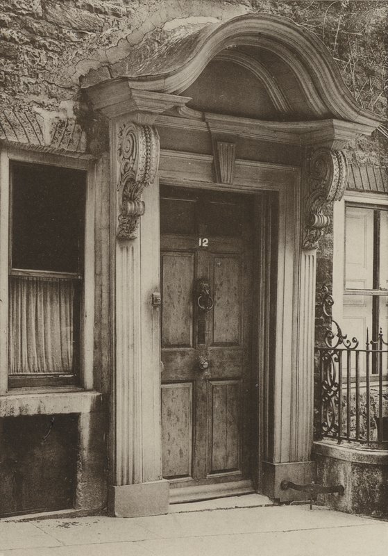 Doorway, Stamford, Northants (s/b fotoğraf) by William Galsworthy Davie